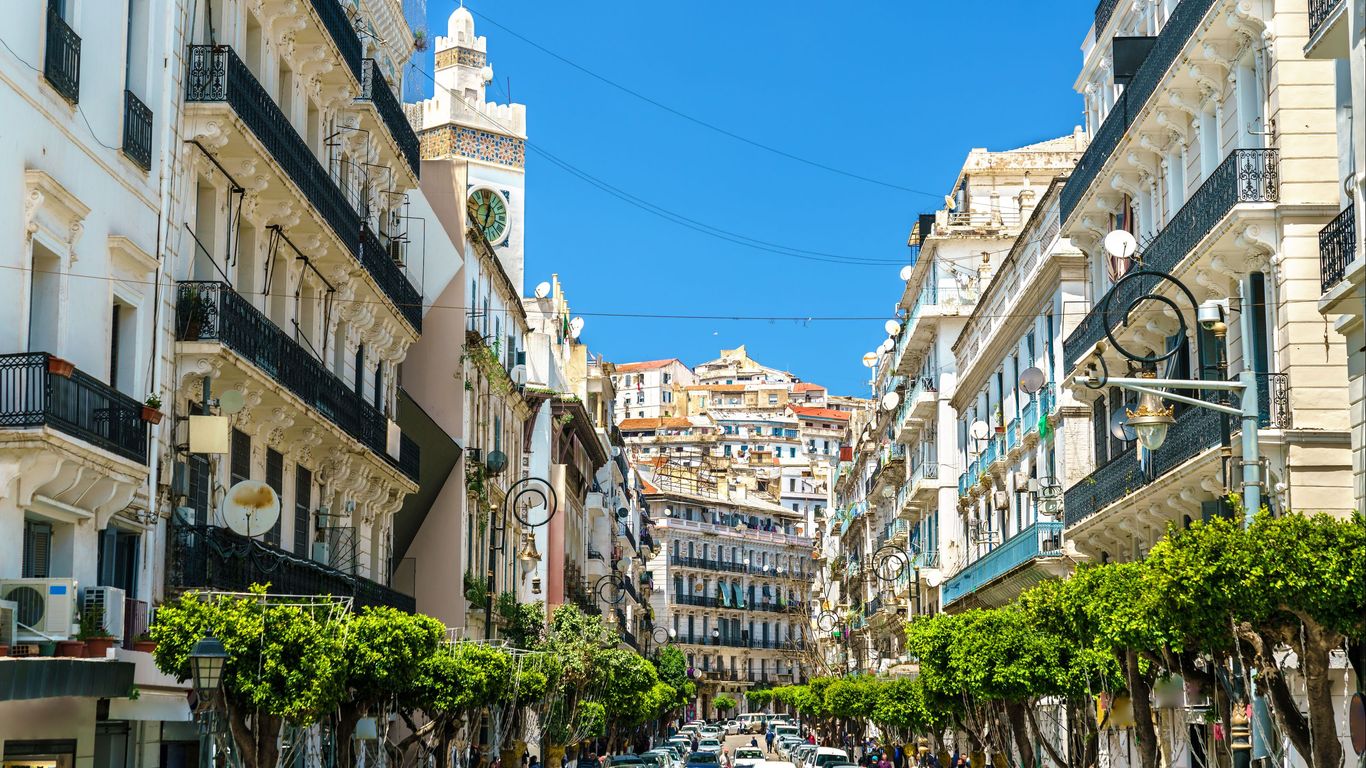 Sky Expo exhibition booth design and fabrication services in Algeria featuring modern trade show stand and creative branded display setup